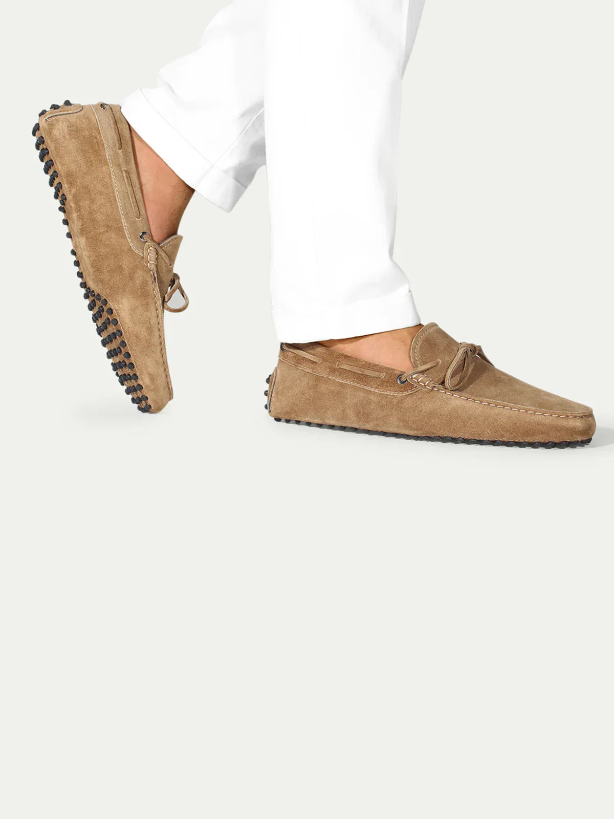 Mocassins de conduite en daim beige avec semelle crantée pour homme