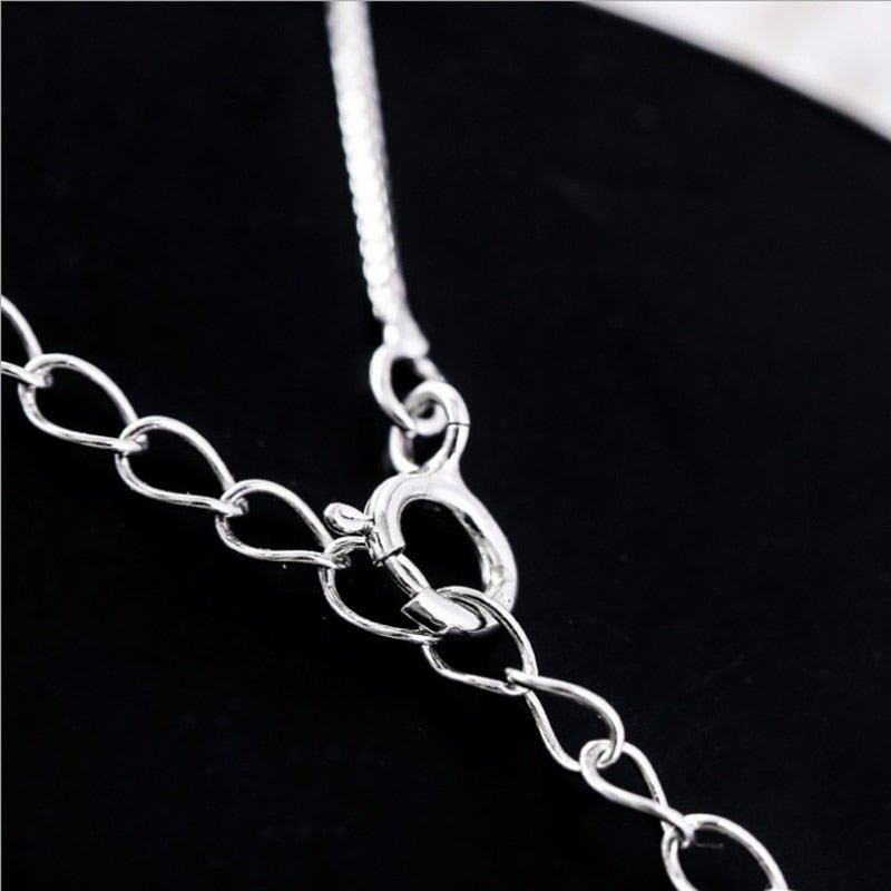 Collier élégant avec lune et chat