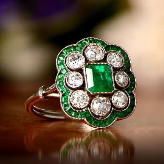 Bague vintage avec émeraude
