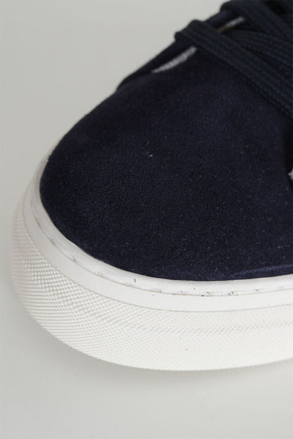 Baskets en daim bleu foncé avec semelle blanche pour homme