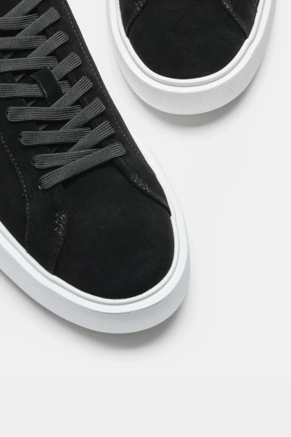 Baskets en daim noir avec semelle blanche pour homme