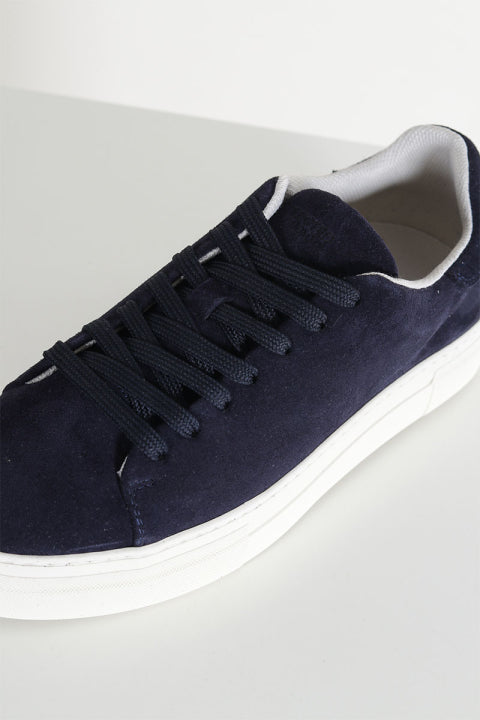 Baskets en daim bleu foncé avec semelle blanche pour homme