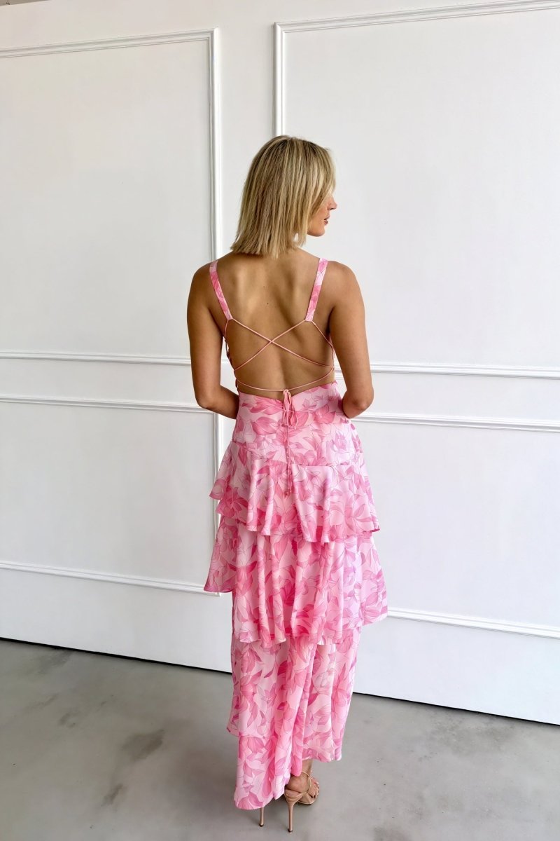 Robe imprimée à fleurs et décolleté profond