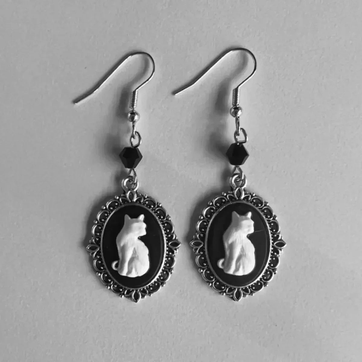 Boucles d'oreilles vintage blanches en forme de chat – Bijoux en argent pour femmes