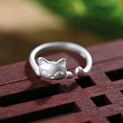 Bague en argent vintage avec un chaton