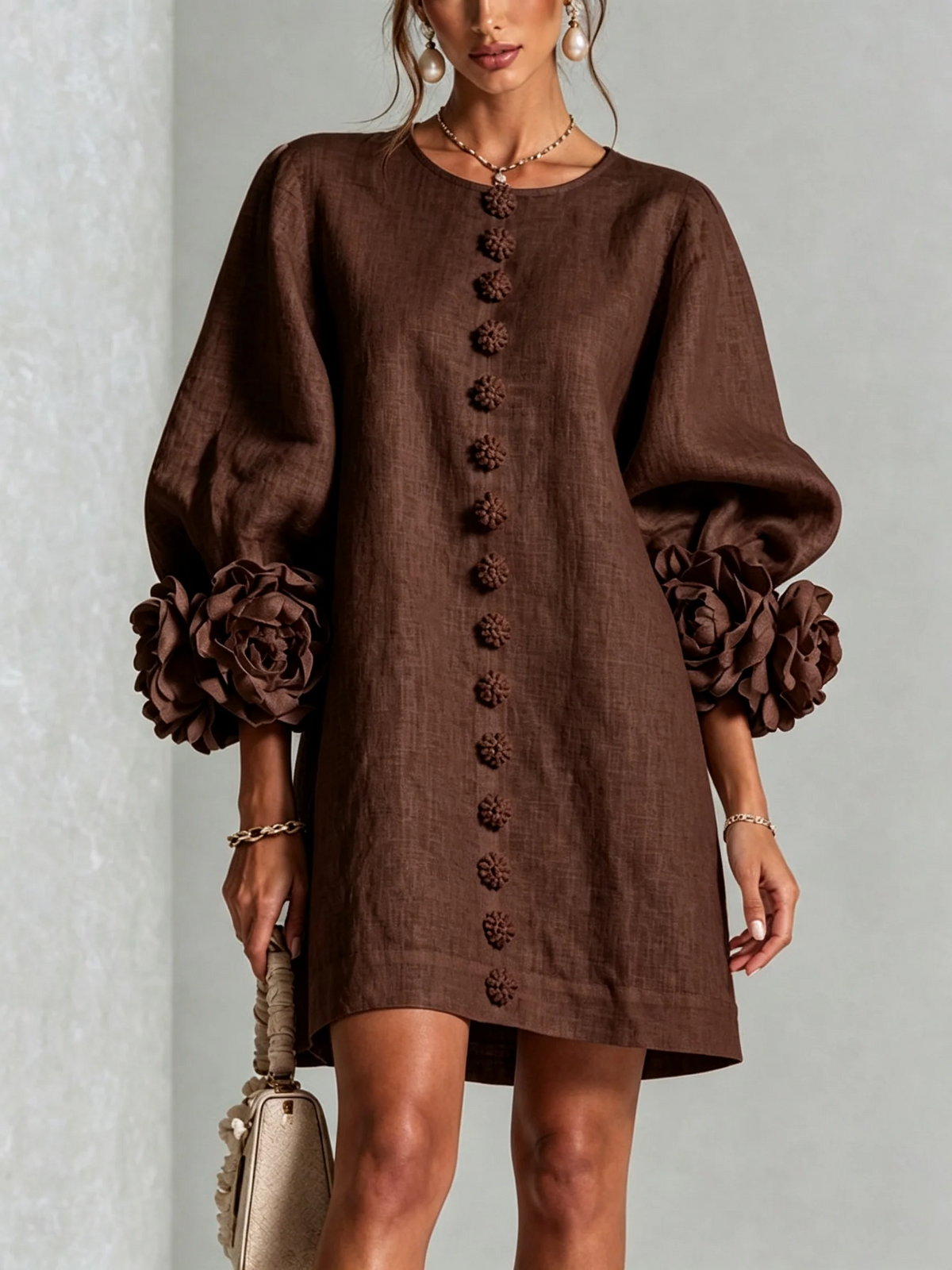 Bruna | Mini-Robe en Mélange de Lin avec Poignets Roses, Marron Chocolat