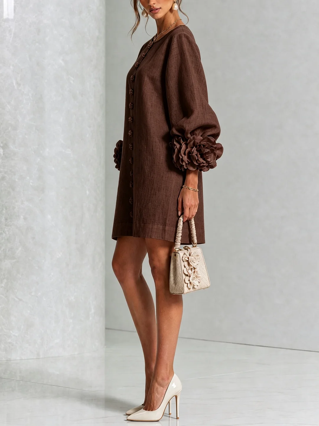 Bruna | Mini-Robe en Mélange de Lin avec Poignets Roses, Marron Chocolat